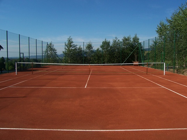 Tento obrázek nemá vyplněný atribut alt; název souboru je tenis-kurt.jpg.